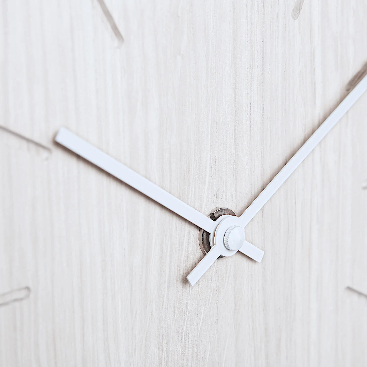 Minimalistische Tisch- und Wanduhr aus massivem Holz - Beam - Natuhr® - Image 29