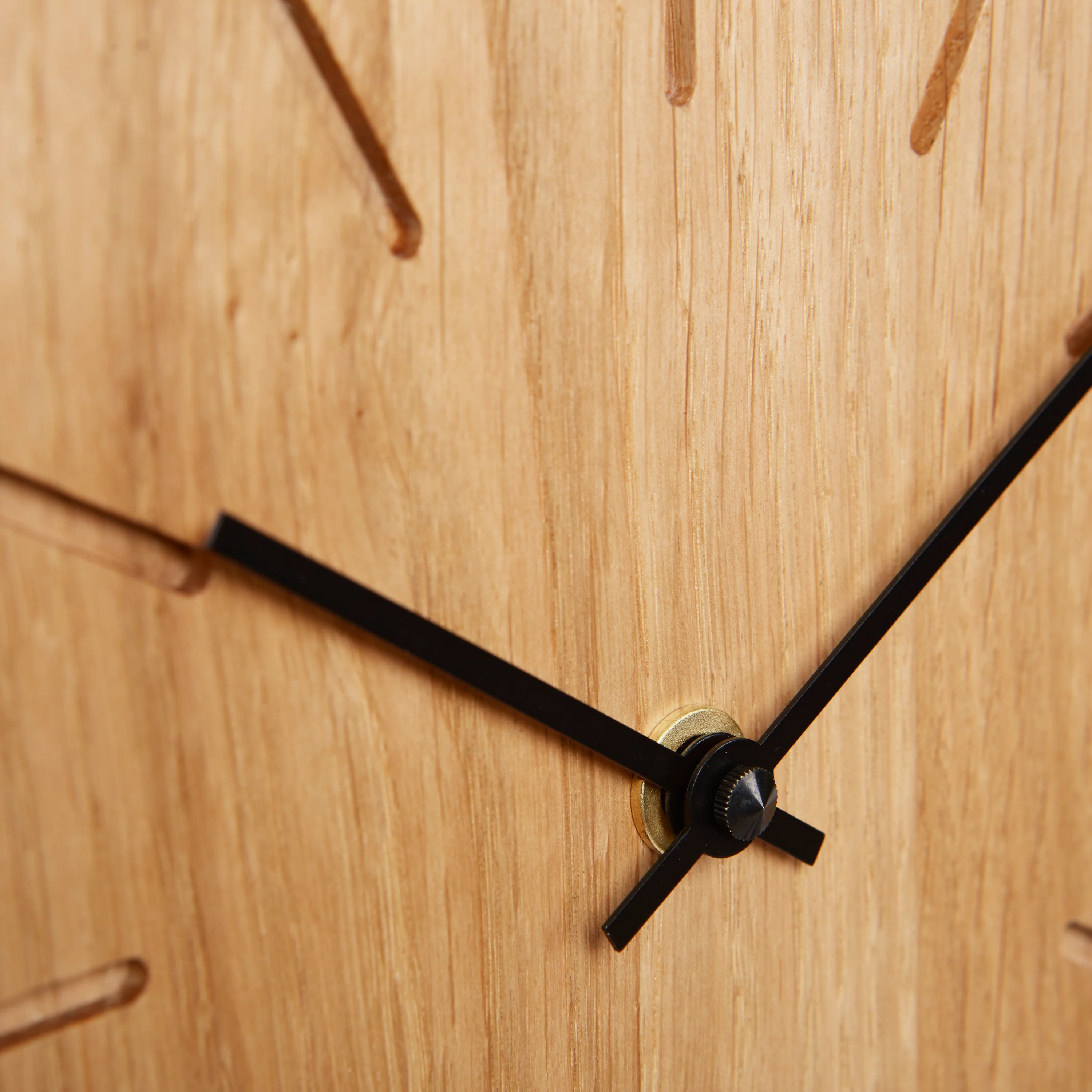 Minimalistische Tisch- und Wanduhr aus massivem Holz - Beam - Natuhr® - Image 3